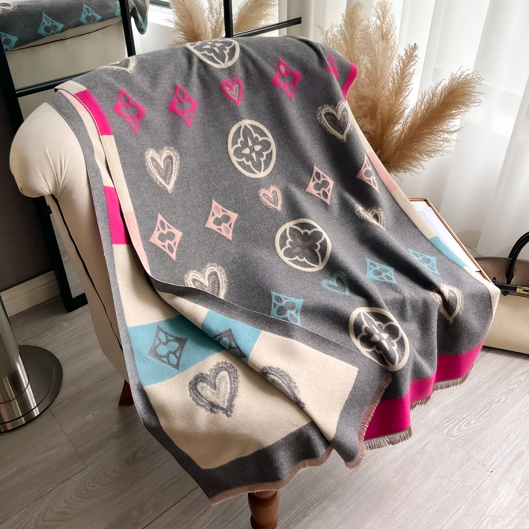 Luxury Cashmere Love Scarf Win - đánh giá và giá Woven Scarf Blanket