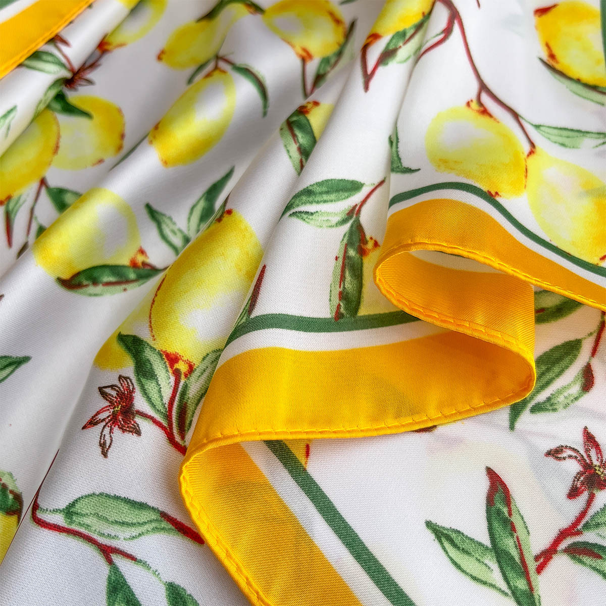 2025 New Yellow Lemon Print Sq - đánh giá và giá Silk Neck Scarf