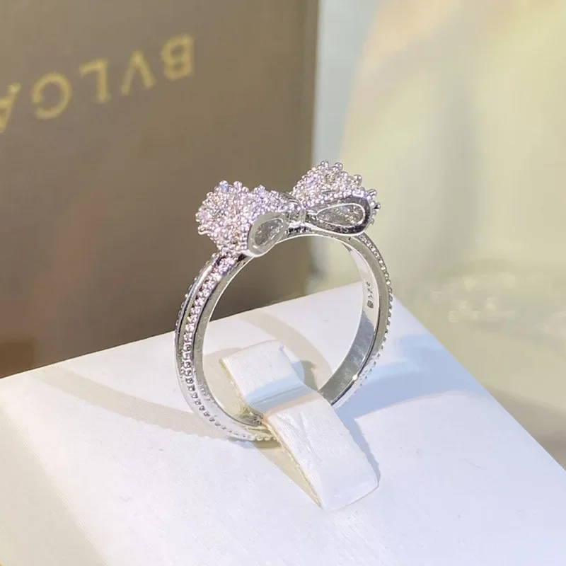 Fancy Bow Ring with Dazzling C - đánh giá và giá Tie Clip Silver